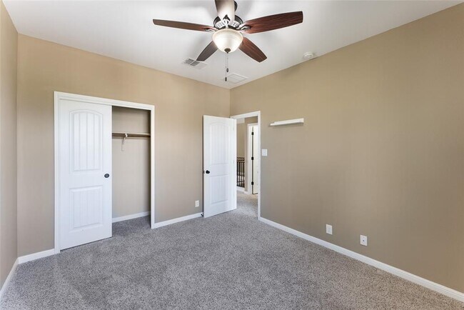Building Photo - 13400 Briarwick Dr