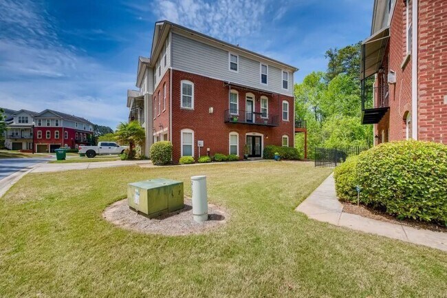 Building Photo - 6001 Brookside Oak Cir