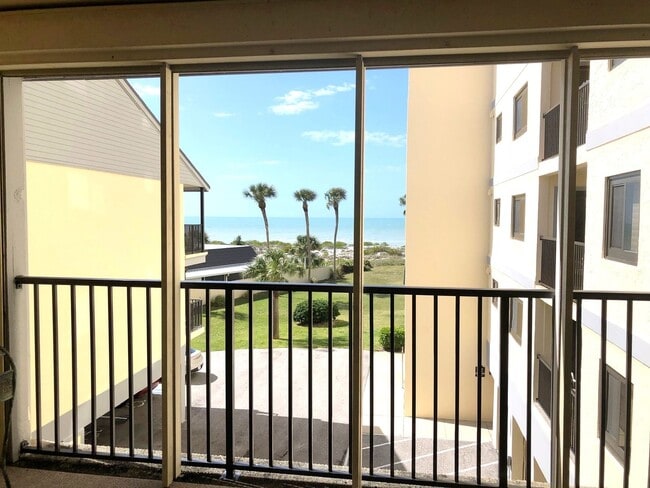 Building Photo - VENICE ISLAND! 2BR/2BA Condo in a Gated, Gulf front Community
