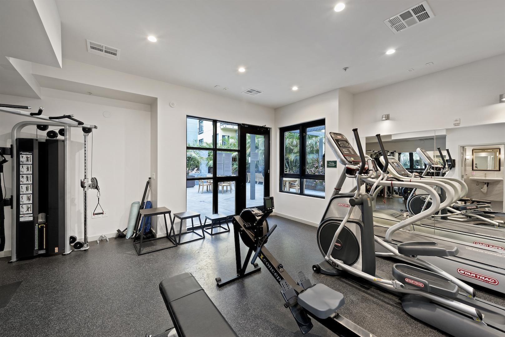 Building Photo - 889 Date St