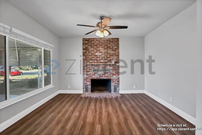 Building Photo - 1331 W Yale Ave