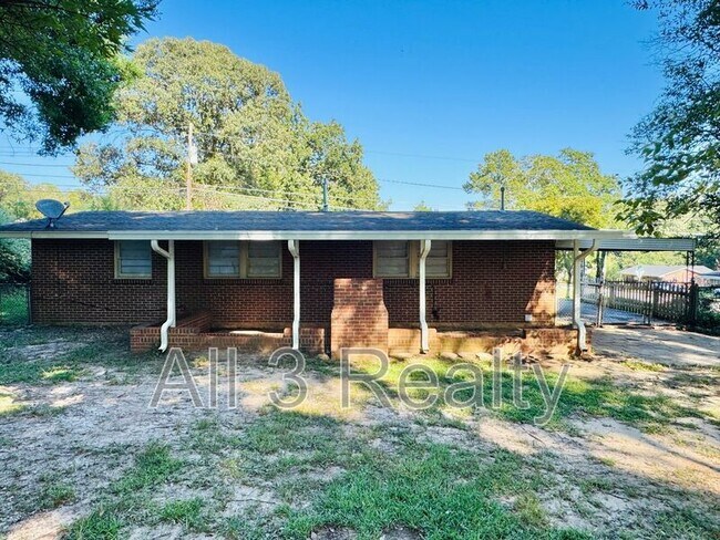 Building Photo - 714 Karen Rd