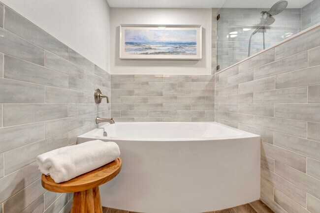 Building Photo - Make this your winter getaway!