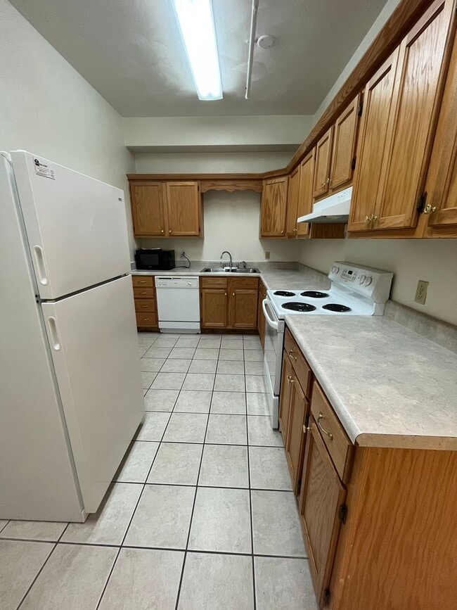 Building Photo - Prime location 2 Bedroom 1 Bath with Den Downtown