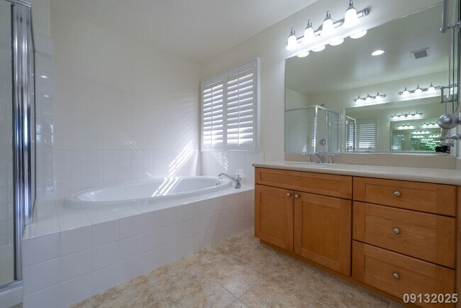 Building Photo - 4 Bed 3 Bath in Ocean Pointe