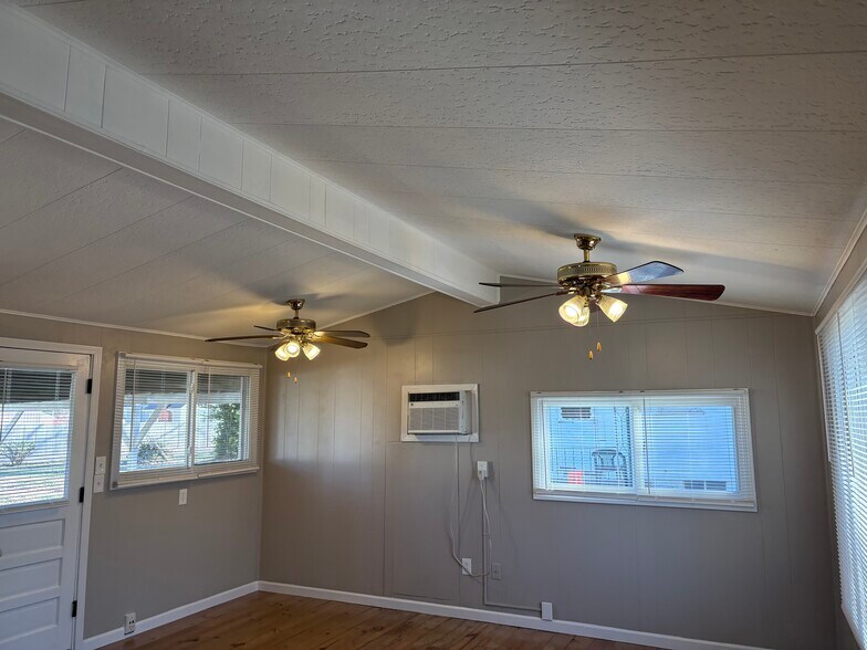 Building Photo - 2927 Godfrey St