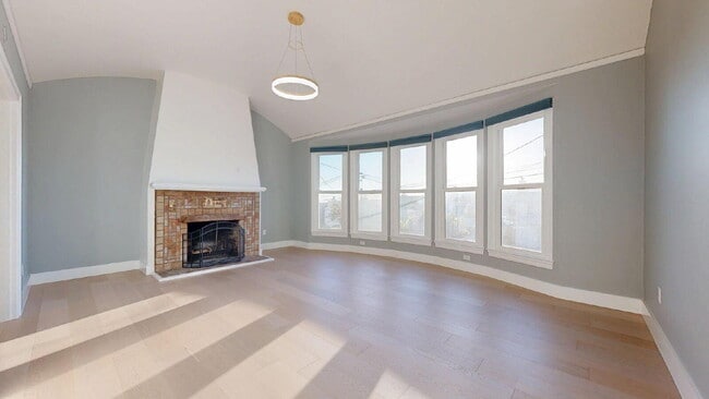 Building Photo - Remodeled 2 Bedroom | 1.5 Bathroom | Spaci...
