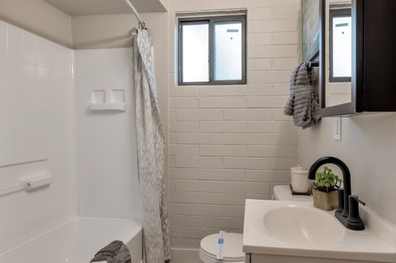 Building Photo - 1827 E Lemon St