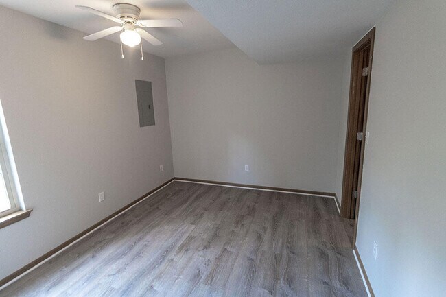 Building Photo - 2117 N Ballenger Ln