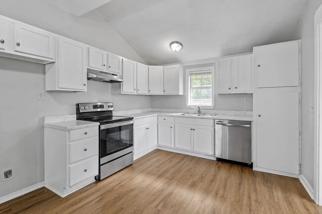 Building Photo - Charming 2 bedroom, 1 bathroom home located near Historic McKinney!!