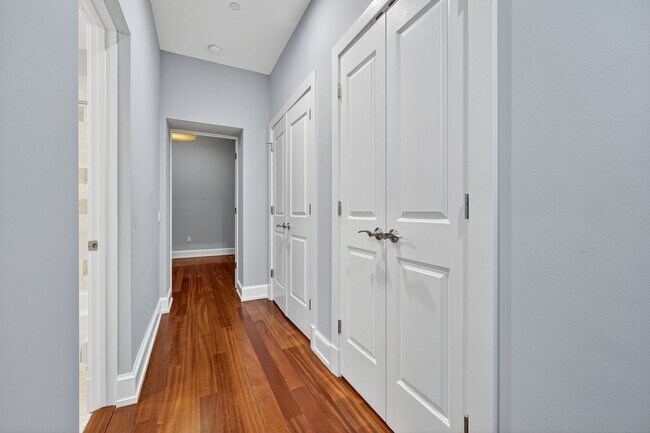 Building Photo - Available Now! High End 2 Bed 2 Bath in Luxury Building with Pool, Gym, Parking