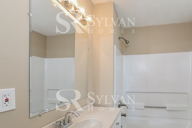 Building Photo - This charming home is ready for you!