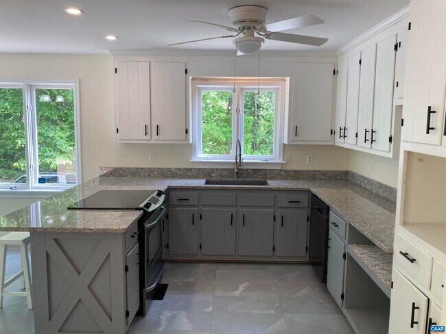 Building Photo - 14150 James River Rd