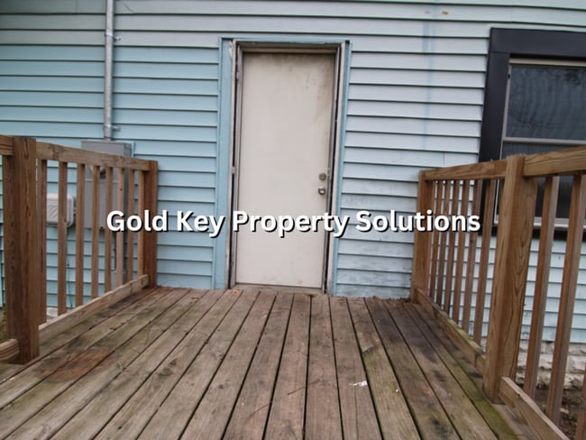 Building Photo - Spacious 2 BR 1 BA House with Covered Front Porch (SECTION 8 APPROVED)