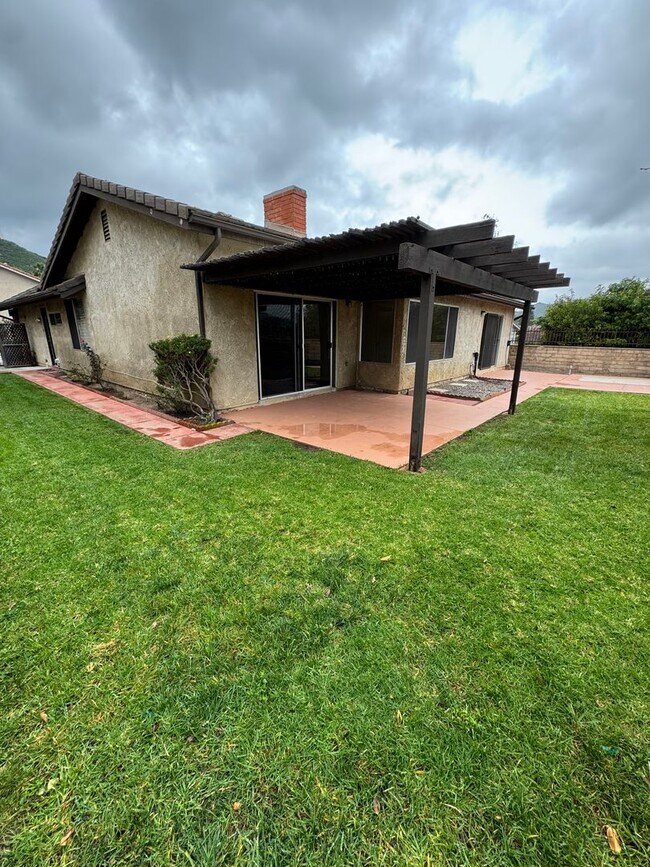 Building Photo - A Cozy Classic With Backyard Charm in Newbury Park