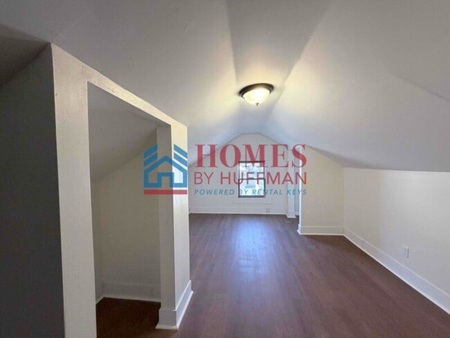 Building Photo - Three Bedroom House | Move In Ready!