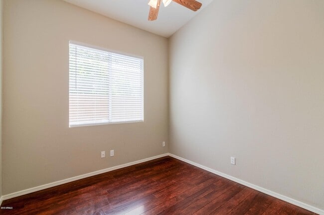 Building Photo - 230 S Pineview Pl