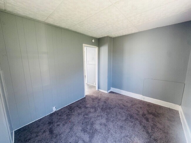 Building Photo - 3405 Roehl Ave