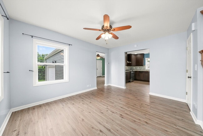 Building Photo - Stylish 4-Bedroom Home with Room to Work, ...