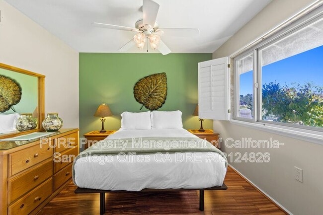 Building Photo - 12576 Oaks N Dr