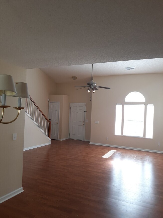 Building Photo - Charming 2 Story Home in Northeast Columbia!