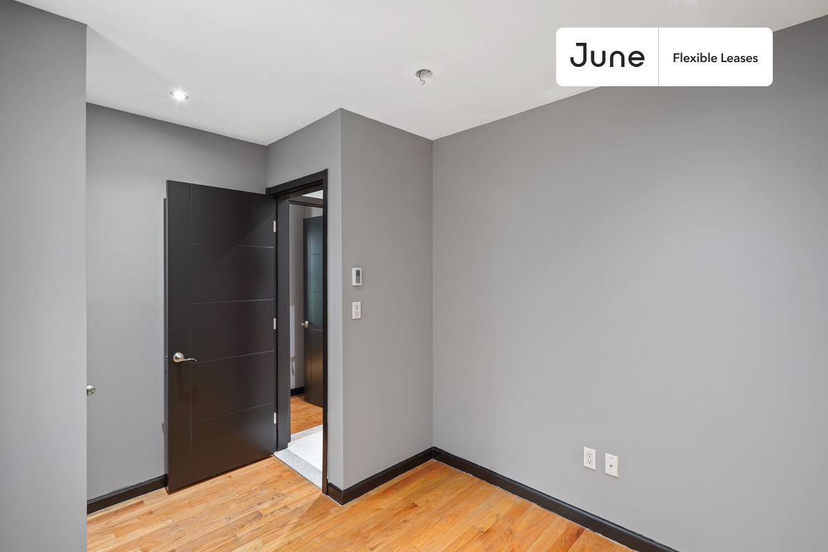 Building Photo - 15 W 107th St