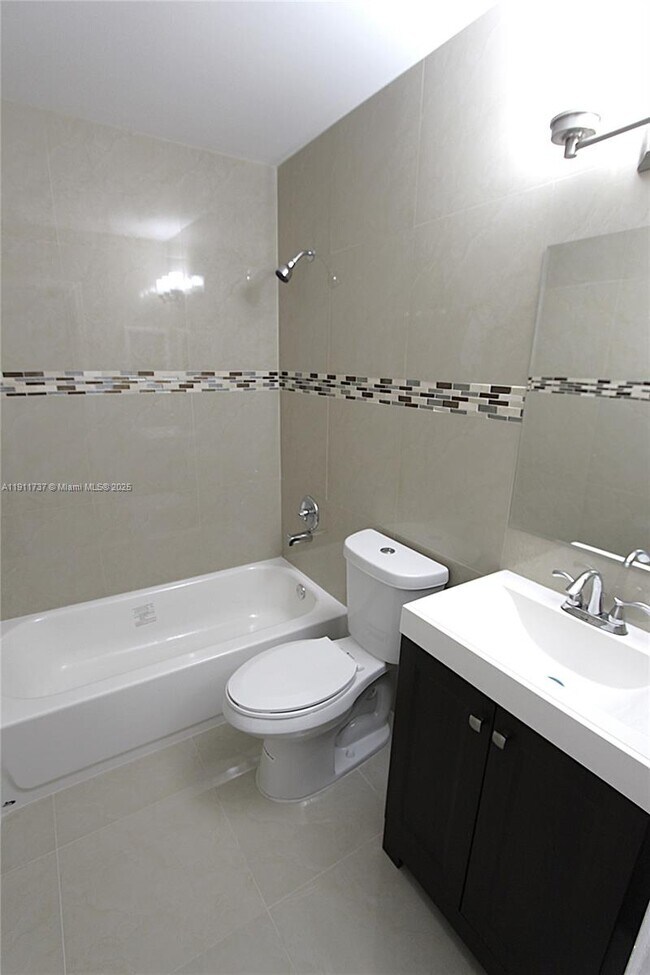 Building Photo - 2720 S Oakland Forest Dr