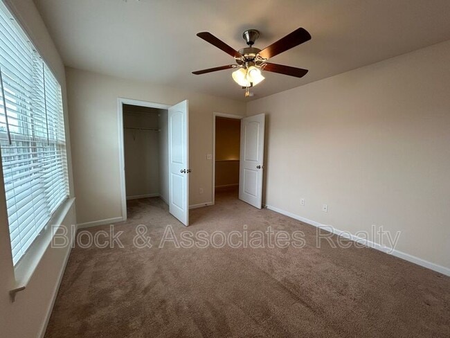 Building Photo - 1464 Land Grv Dr