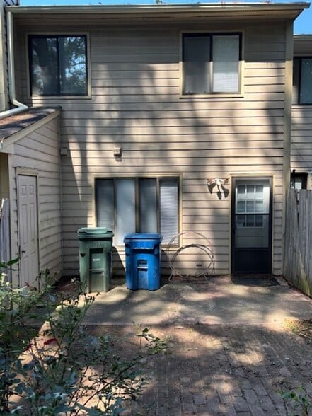 Building Photo - 2420 Stadium Dr