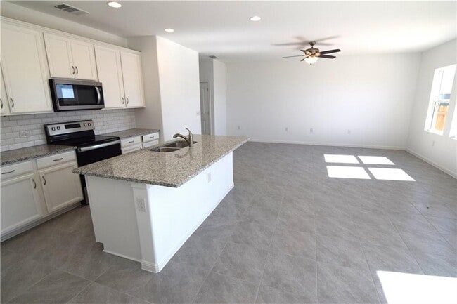 Building Photo - 6705 Routenburn St