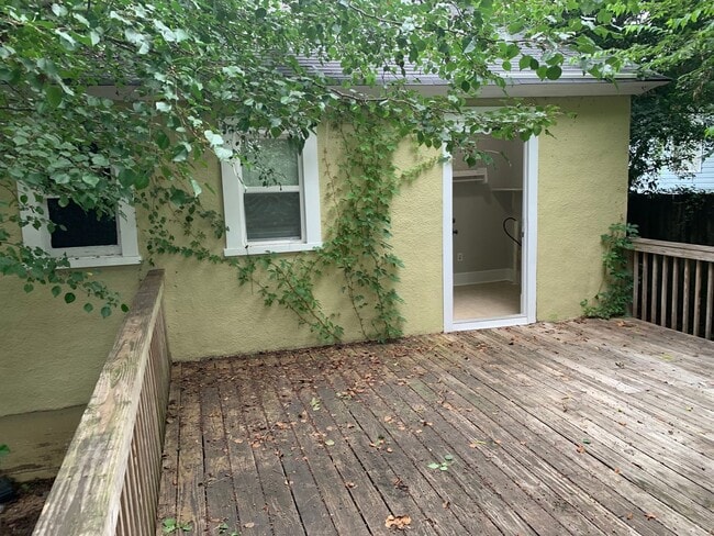 Building Photo - Total Electric cozy efficient cottage nears collages,universities and medical complex.