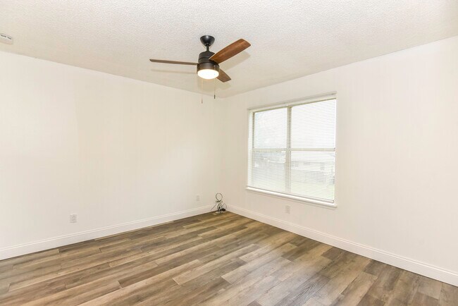 Building Photo - 1600 Big Tree Rd