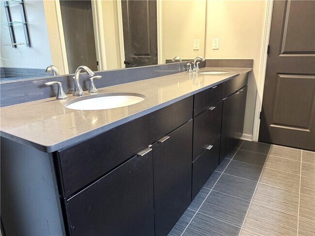 Building Photo - 920 Grove Valley Dr