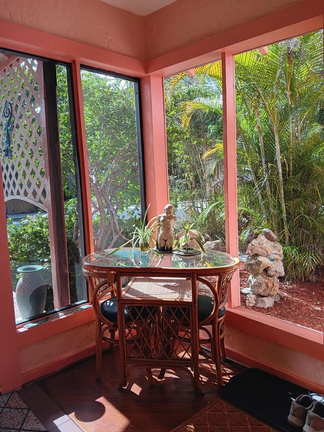 Building Photo - 222 S Palmway