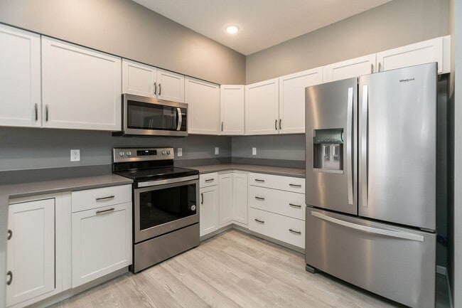 Building Photo - Spacious Townhome with Heated Garage Just ...
