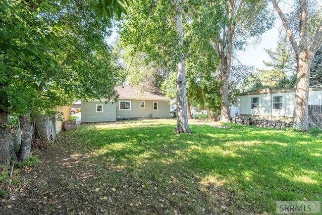 Building Photo - 465 3rd St