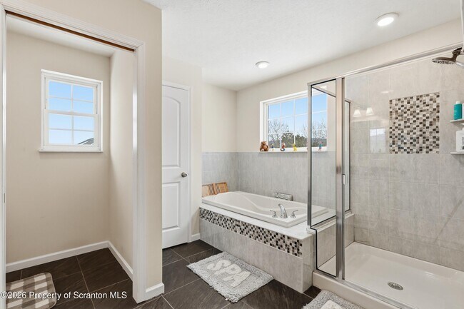 Building Photo - 124 Falcon Ln