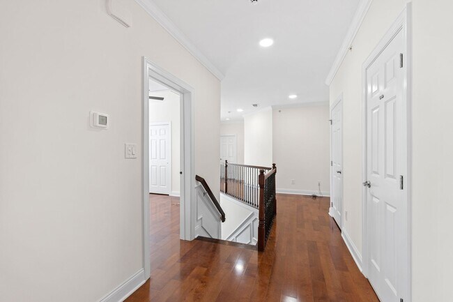 Building Photo - Spacious 3-Bedroom Condo in Prime Raleigh Location!