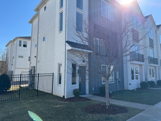 Building Photo - Great 3BR Home in the Heart of Nashville