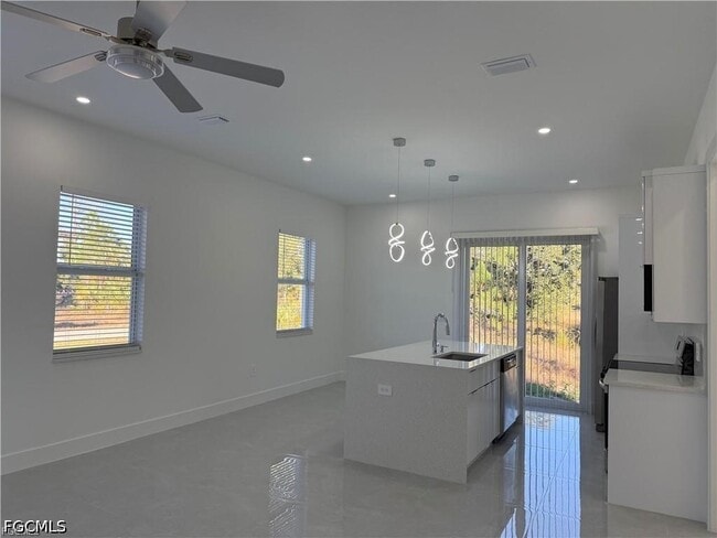 Building Photo - 207 W 15th St