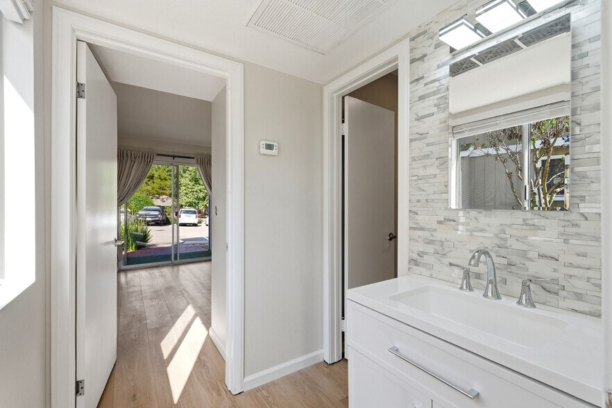 Building Photo - 27735 Mountain Meadow Rd