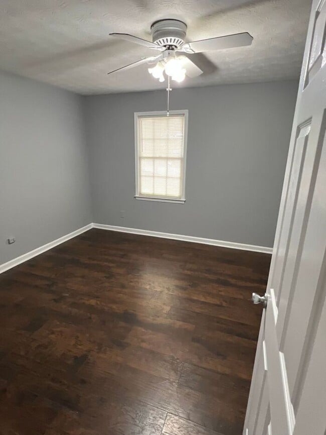 Building Photo - Great 2 bedroom 1 bath ranch duplex Ready Now!!!