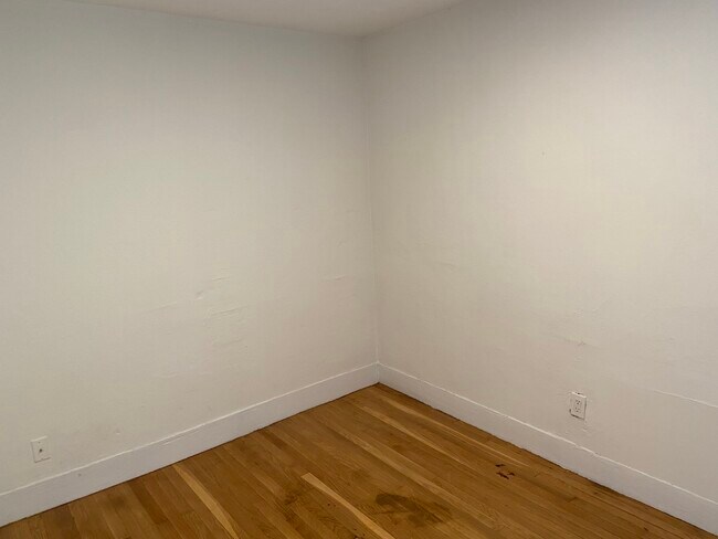 Building Photo - 38 Newton St