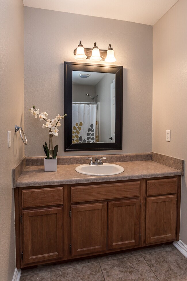 Building Photo - 4069 Glenstone Terrace