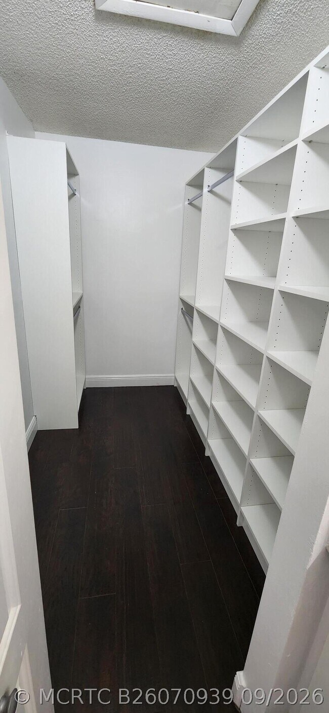 Building Photo - 6327 Walk Cir