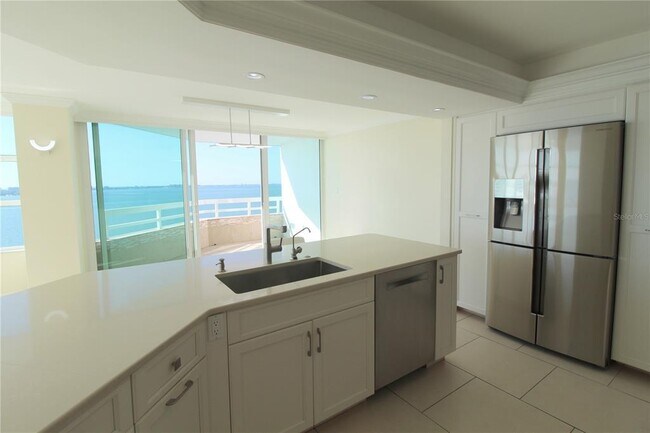 Building Photo - 988 Blvd of the Arts