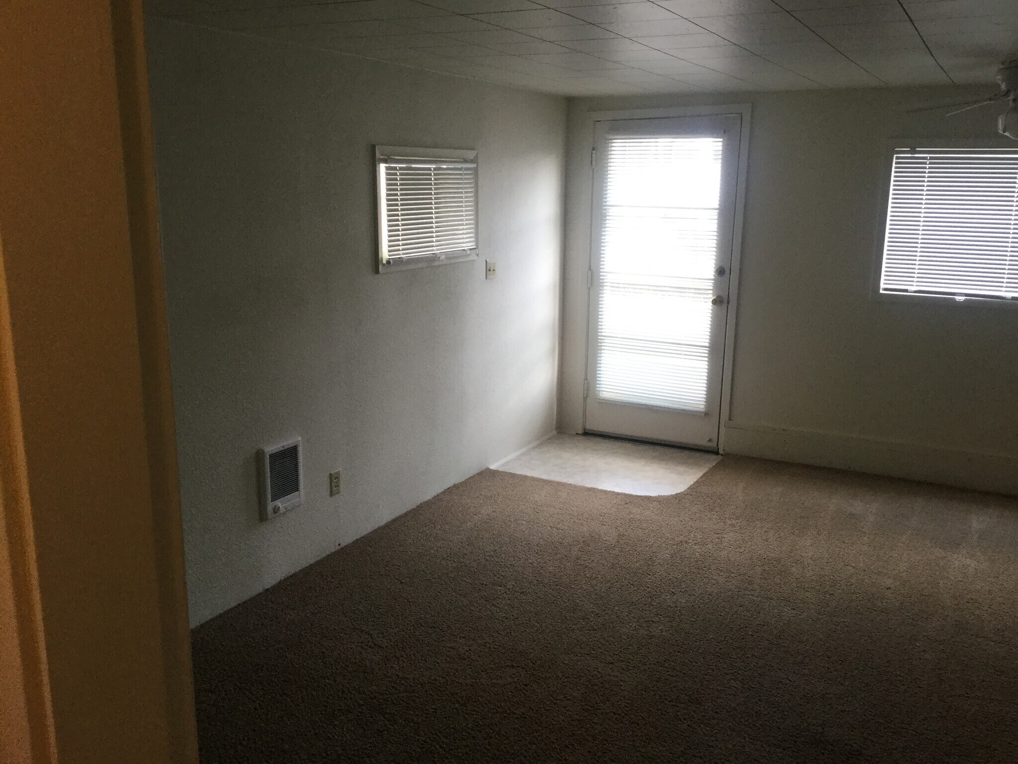 Building Photo - 1010 E 2nd St