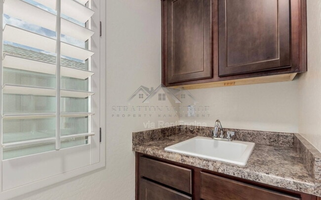 Building Photo - 4467 E Remington Dr