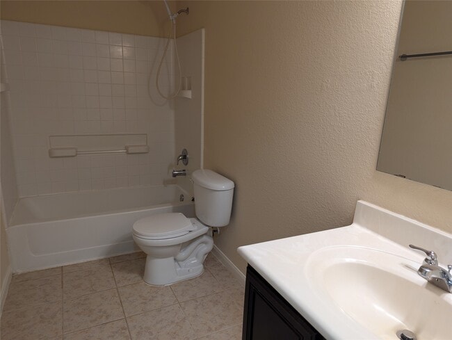 Building Photo - 1127 Honeysuckle Vine Dr