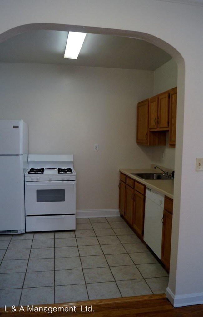 Building Photo - 2566 Kemper Rd